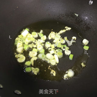 西芹炒羊肚菌的做法步调：4