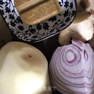咖喱鸡块炖土豆的做法步调：2