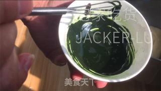 抹茶毛毛虫奶油里包，清爽抹茶、甘美奶油，好吃没有腻，一次一条不外瘾！的做法步调：7