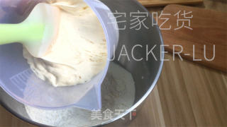 抹茶毛毛虫奶油里包，清爽抹茶、甘美奶油，好吃没有腻，一次一条不外瘾！的做法步调：1
