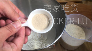 抹茶毛毛虫奶油里包，清爽抹茶、甘美奶油，好吃没有腻，一次一条不外瘾！的做法步调：2