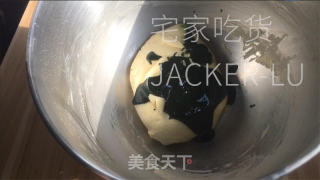 抹茶毛毛虫奶油里包，清爽抹茶、甘美奶油，好吃没有腻，一次一条不外瘾！的做法步调：8