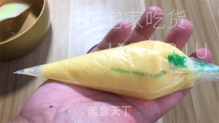 抹茶毛毛虫奶油里包，清爽抹茶、甘美奶油，好吃没有腻，一次一条不外瘾！的做法步调：23