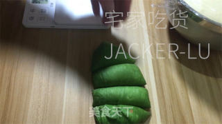 抹茶毛毛虫奶油里包，清爽抹茶、甘美奶油，好吃没有腻，一次一条不外瘾！的做法步调：12