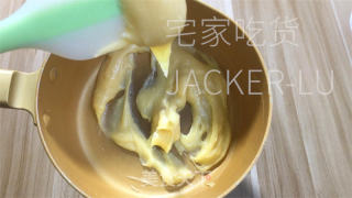 抹茶毛毛虫奶油里包，清爽抹茶、甘美奶油，好吃没有腻，一次一条不外瘾！的做法步调：22
