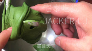 抹茶毛毛虫奶油里包，清爽抹茶、甘美奶油，好吃没有腻，一次一条不外瘾！的做法步调：9