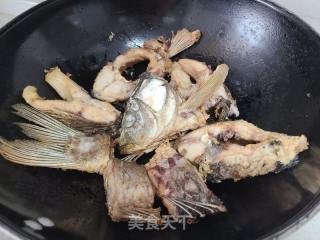 白枣乌豆炖鲤鱼的做法步调：9