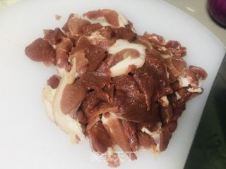 孜然羊肉的做法步调：1