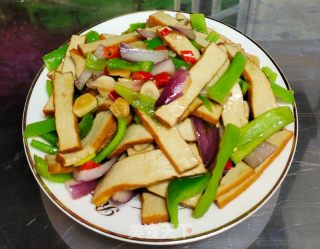 豆腐干炒尖椒的做法步调：6