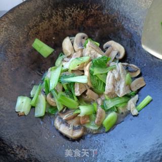 排骨油菜炒心蘑的做法步调：8