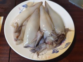 酱焖笔管鱿鱼的做法步调：1