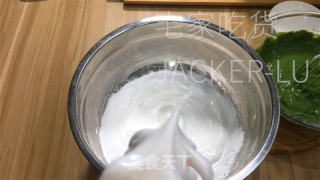 抹茶蒸蛋糕，色彩靓丽颜值下，滋味清爽，心感绵硬。的做法步调：8