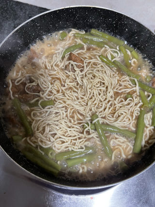 豆角排骨焖里的做法步调：13