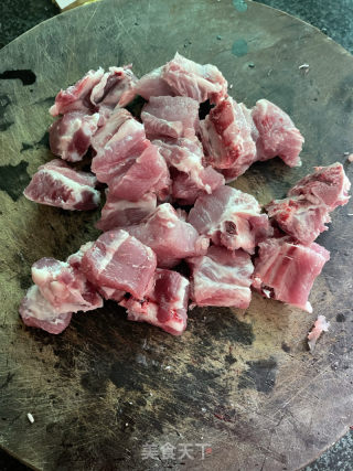 豆角排骨焖里的做法步调：1