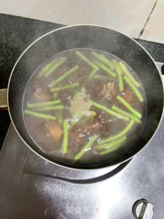 豆角排骨焖里的做法步调：11