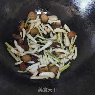 腊肉炒藠头的做法步调：6