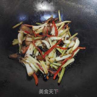 腊肉炒藠头的做法步调：8