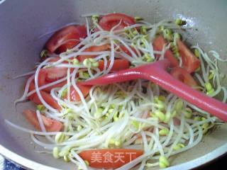番茄炒黄芽菜的做法步调：4