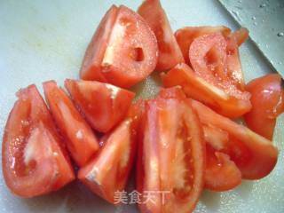 番茄炒黄芽菜的做法步调：2