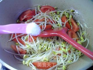 番茄炒黄芽菜的做法步调：5