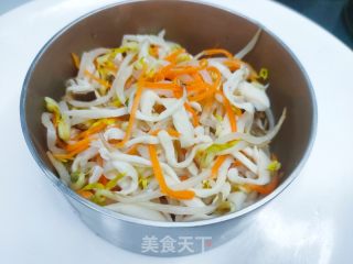 虾仁三蔬拌里的做法步调：3