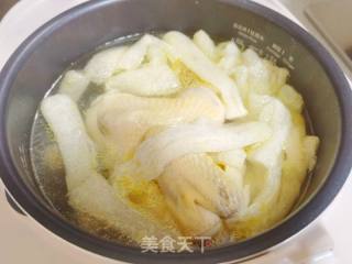 秋季摄生/陈美妙喝的竹荪鸡汤的做法步调：5