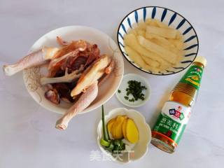 秋季摄生/陈美妙喝的竹荪鸡汤的做法步调：3