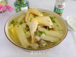 秋季摄生/陈美妙喝的竹荪鸡汤的做法步调：7