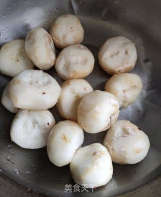 马蹄苹果肉片汤的做法步调：2