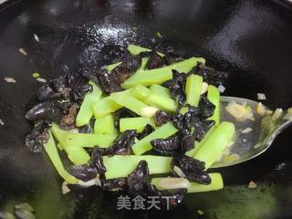 木耳炒莴笋的做法步调：6