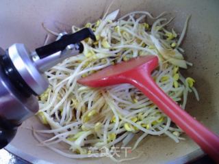笋尖炒黄芽菜的做法步调：4