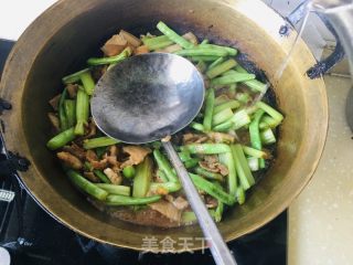 脚擀里焖里的做法步调：4