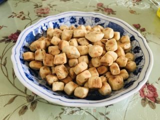 受古奶茶泡馍豆的做法步调：1