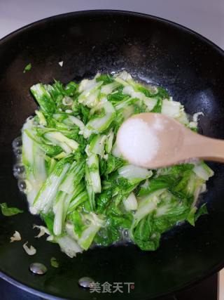 清爽爽利虾皮小青菜的做法步调：8