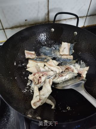 乌黑鱼暖锅米线的做法步调：8
