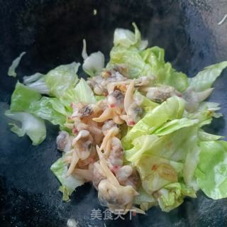 蛤蜊肉炒圆利剑菜的做法步调：5