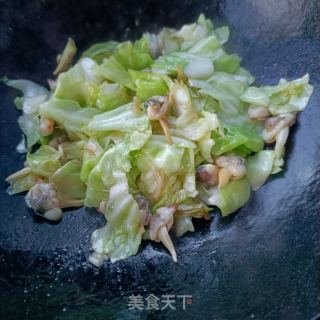 蛤蜊肉炒圆利剑菜的做法步调：6