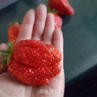 刺梨草莓奶昔的做法步调：1
