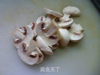 蘑菇炒韭黄的做法步调：3