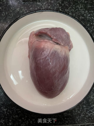 凉拌猪心的做法步调：1