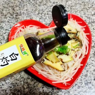 葱油银针鲍鱼的做法步调：11