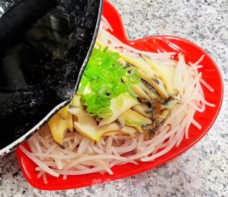 葱油银针鲍鱼的做法步调：10