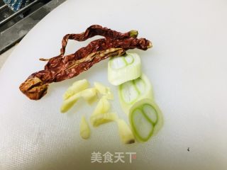 酸菜炒羊肉的做法步调：3