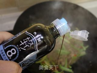 喷鼻芹炒羊肉的做法步调：10