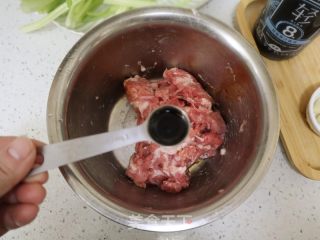 喷鼻芹炒羊肉的做法步调：5