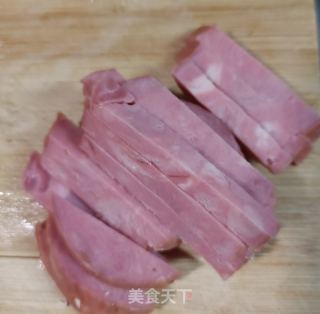 水腿肠心蘑炒芦笋的做法步调：4