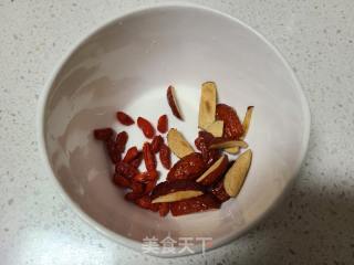 白枣桂圆小米粥的做法步调：3