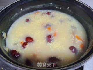 白枣桂圆小米粥的做法步调：5