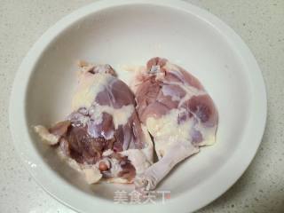 山药炖鸭肉的做法步调：1