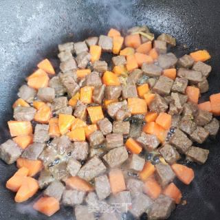 西芹炒牛肉粒的做法步调：7